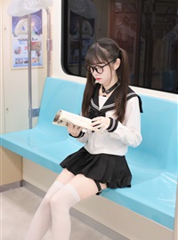 4749-可可小白兔 - 電車上の女高中生 70P(1)